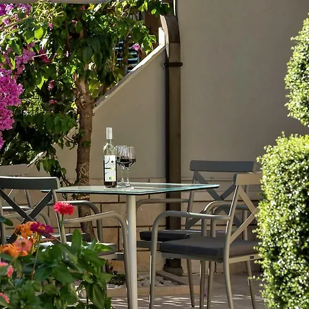 Deluxe Kate * Makarska