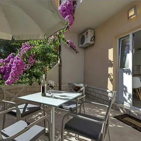 Deluxe Kate Apartment