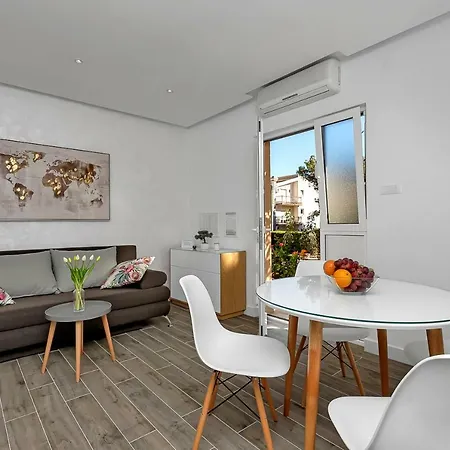 Apartment Deluxe Kate Makarska