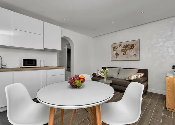 Deluxe Kate * Makarska