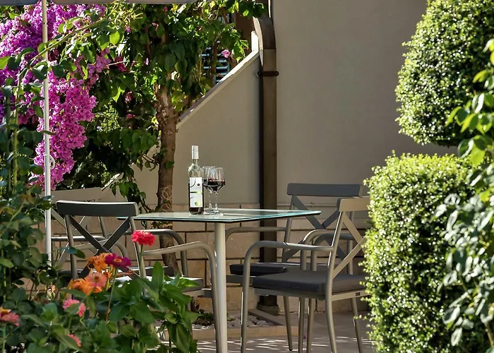 Deluxe Kate * Makarska