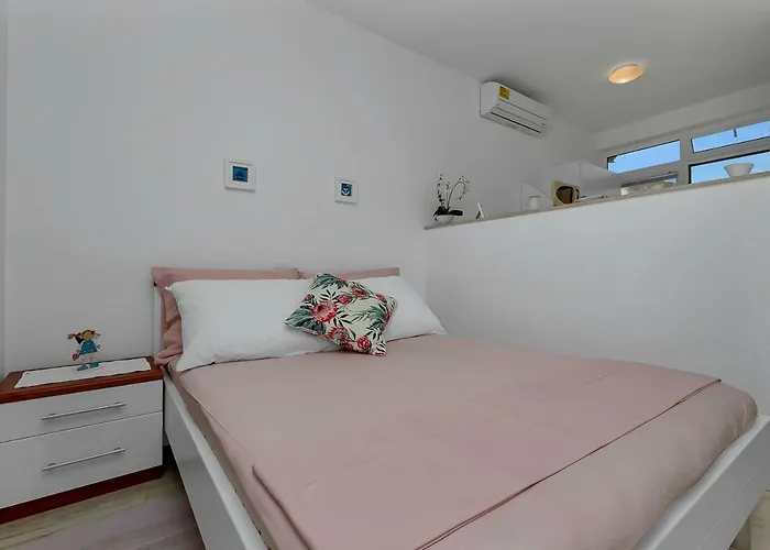 Deluxe Kate * Makarska