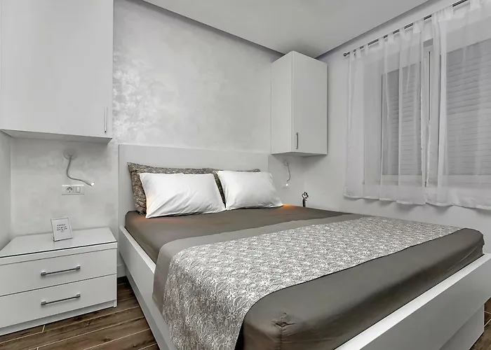 Deluxe Kate Makarska