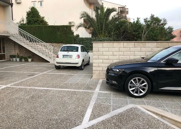 Deluxe Kate Makarska