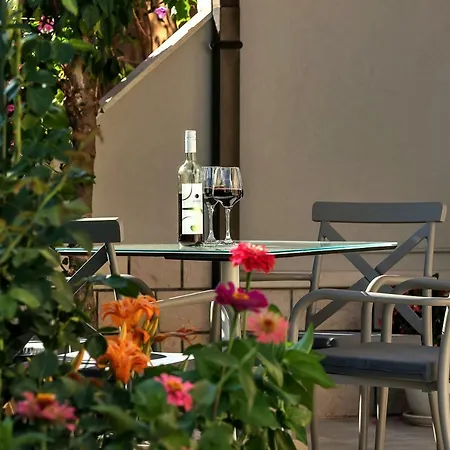 Апартаменти Deluxe Kate Макарська