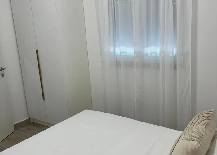 Deluxe Kate Makarská